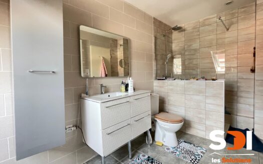 PLOBSHEIM – MAISON JUMELÉE 90M² SUR 2,30 ARES AVEC VERANDA + JARDIN + GGE + CAVE