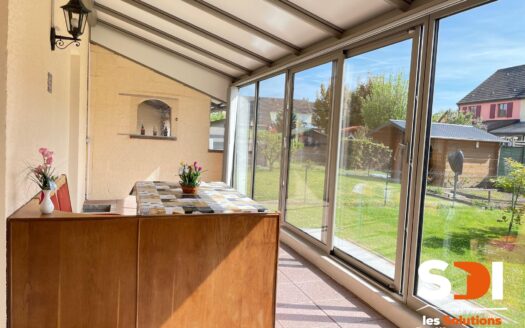PLOBSHEIM – MAISON JUMELÉE 90M² SUR 2,30 ARES AVEC VERANDA + JARDIN + GGE + CAVE