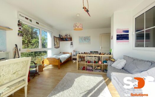 PLOBSHEIM – MAISON 160M² SUR 4,59 ARES AVEC TERRASSES + JARDIN + GGES