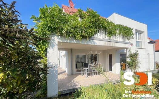 PLOBSHEIM – MAISON 160M² SUR 4,59 ARES AVEC TERRASSES + JARDIN + GGES