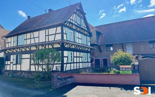 LIMERSHEIM – MAISON A COLOMBAGES 128M² SUR 6,18 ARES AVEC DEPENDANCE EN DUR + GRANGE +JARDIN + COUR + CAVE + GGE