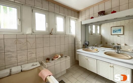 LINGOLSHEIM – MAISON DE PLAIN-PIED 185M² SUR 4,32 ARES AVEC PISCINE CHAUFFEE