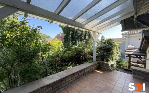 ILLKIRCH – MAISON 134M2 – 6 P SUR 6,48 ARES AVEC GGES + S/S + JARDIN
