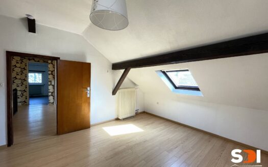 ILLKIRCH – MAISON 134M2 – 6 P SUR 6,48 ARES AVEC GGES + S/S + JARDIN